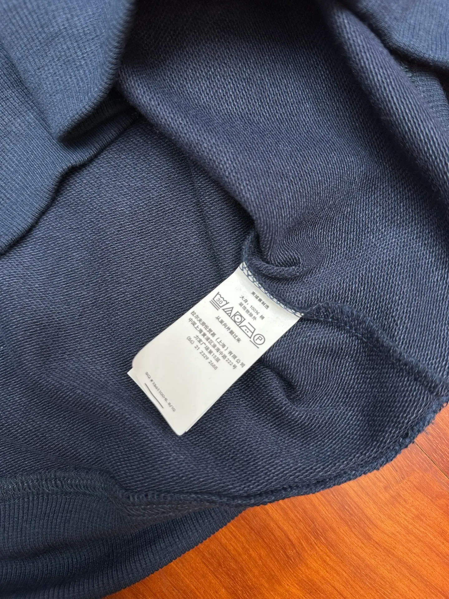 P280 RalphLauren/Ralph Lauren 2025 new autumn and winter large embroidered hooded sweatshirt Ralph Lauren's age-reducing item, the coat fabric is made of 60% cotton ➕40% polyester, which not only retains the softness, comfort and breathability of cotton, but also adds the wear resistance and wrinkle resistance of polyester fiber, making the clothes more durable and easy to care for. Even in slightly cooler weather, you won't feel stuffy when wearing it. This kind of fabric has a natural crisp feel and is not easy to pill or deform. Hooded design effectively improves thermal insulation performance. The embroidery on the chest and the fabric are of the same color. The colors are full, three-dimensional and lifelike, adding a bit of liveliness and interest to the whole sweatshirt. There is no pressure to dress, regardless of age or gender. Complete accessories!  Color: navy blue, black, gray size: S-xL